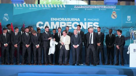 The-mayor-of-Madrid,-Jose-Luis-Martinez-Almeida-,-along-with-the-Real-Madrid-team-and-players,-is-seen-celebrating-their-15th-UEFA-Champions-League-victory-at-Palacio-de-Cibeles-in-Spain