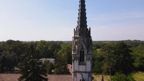 Parte-Superior-De-La-Torre-Del-Templo-De-Santa-Ana,-Tompa,-Hungría