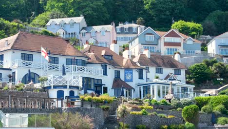 Oddicombe-hotel,-pub,-restaurant,-guesthouse-and-residential-houses-in-Babbacombe,-Torquay,-Devon-in-England-UK