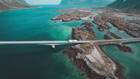 Licht-Und-Gimsoystraumen:-Filmische-Brücke-Und-Landschaft-Auf-Den-Lofoten