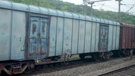 Tren-De-Vagones,-Para-El-Transporte-De-Mercancías-De-Un-Lugar-A-Otro.