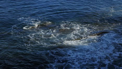 Sea-Waves-Splashing-onto-Rocks-Coastline,-Italy