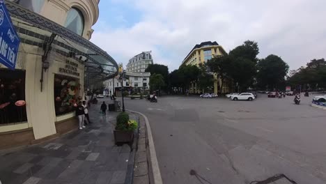 Parque-De-La-Ciudad-De-La-ópera-De-Hanoi-Con-Una-Gran-Cantidad-De-árboles