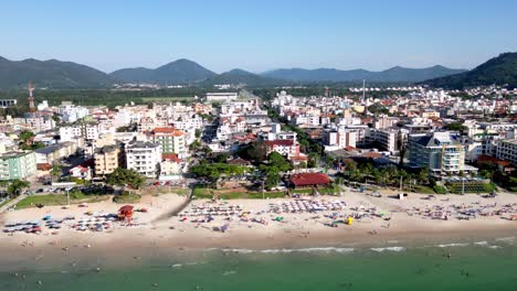 Hyperlapse-Am-Strand-Von-Canasvieiras,-Florianópolis,-Brasilien