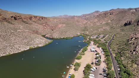 Lago-Cañón-En-Tortilla-Flat-Az-Cerca-De-Phoenix,-Arizona