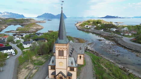 Vågan-Kirche-Auf-Den-Lofoten:-Atemberaubende-Luftaufnahmen