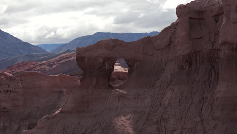 Rock-formation-with-natural-window-in-Quebrada-de-las-Conchas,-Cafayate,-Salta,-Argentina