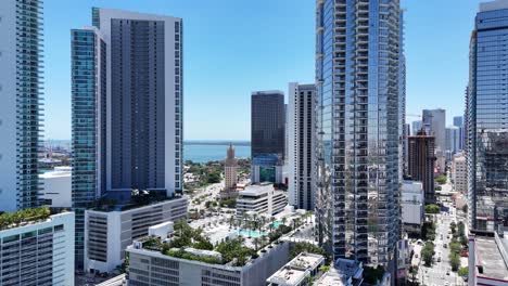 flying-4K-drone-in-downtown-Miami