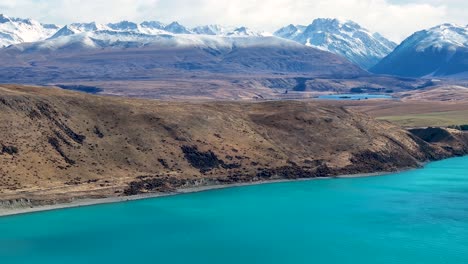 Snowy-mountain-range-with-Lake-Tekapo-and-Alexandrina-views,-New-Zealand-nature