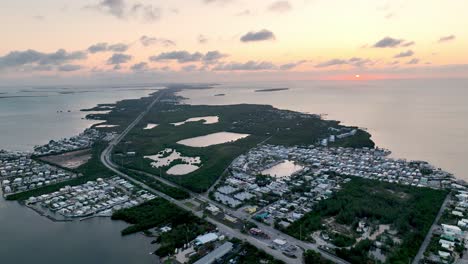 Antenne-In-Der-Nähe-Von-Key-Largo,-Florida-Bei-Sonnenaufgang