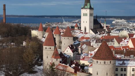 Amazing-aerial-of-Tallinn-Old-Town,-Estonia