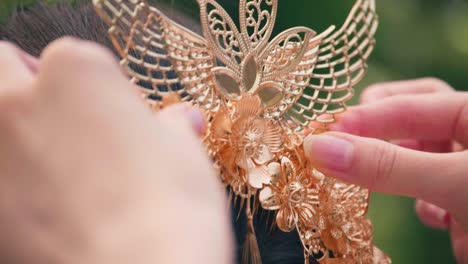 Chinese-Girl-get-Hair-Dressed-with-Ornaments