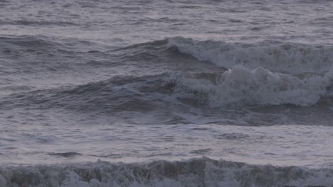 Meereswellen-Am-Strand_Carter-Road-Bandra