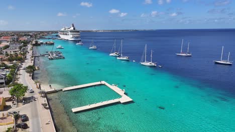 Skyline-Von-Bonaire-Am-Kradendijk-In-Bonaire,-Niederländische-Antillen