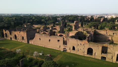 Antiguas-Termas-Romanas-De-Caracalla---Disparo-De-Drone-Delantero