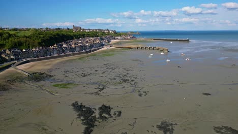 Costa-Y-Playa-De-Cancale-Durante-La-Marea-Baja,-Bretaña-En-Francia