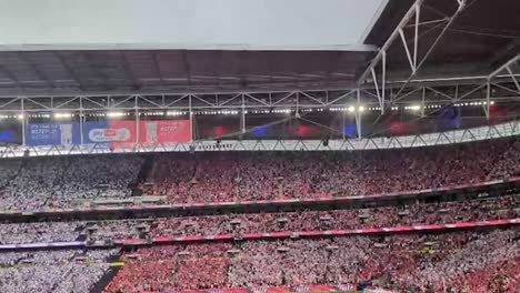 Southampton-Jugando-En-El-Estadio-De-Wembley,-Londres,-Reino-Unido