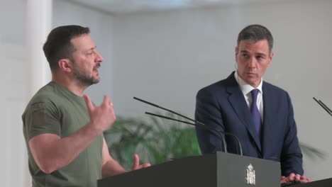 El-Presidente-Ucraniano-Volodymyr-Zelensky-En-El-Palacio-De-La-Moncloa,-Madrid