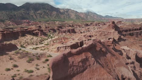 Stunning-aerial-view-of-Quebrada-de-las-Conchas-in-Cafayate,-Salta,-Argentina