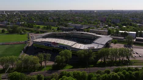 Toma-Aérea-Muestra-El-Estadio-De-Fútbol-Más-Grande-De-Estonia