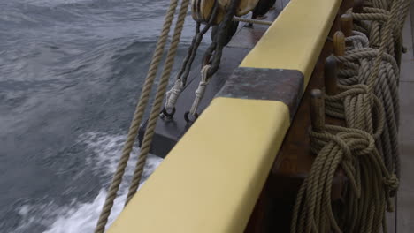 1700s-sailing-ship-underway-at-sea