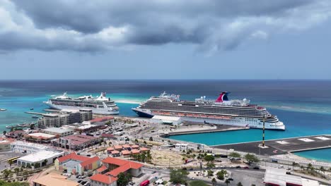 Caribbean-Cruise-At-Oranjestad-In-Caribbean-Netherlands-Aruba