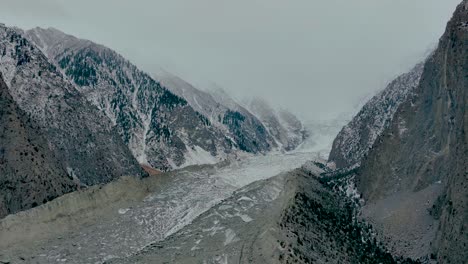 Snow-covered-peaks-of-mountains-near-Pissan-cricket-Ground-in-Nagar-Valley,-Pakistan