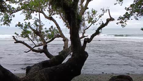 Tapalang-Strandlandschaft-In-Mamuju,-West-Sulawesi,-Indonesien_Zeitlupe