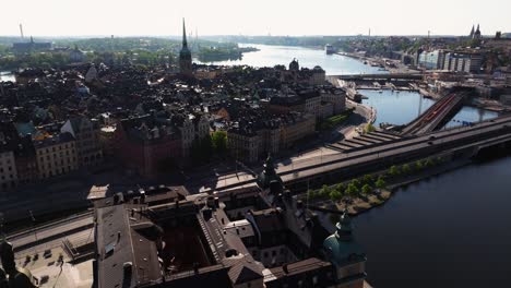 Aerial-Pullback-Away-from-Gamla-Stan,-Riddarholmen-on-Typical-Day-in-Stockholm