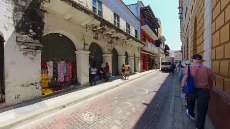 Tourists-walking-down-the-streets-of-Cartagena-Colombia