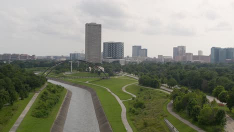 Pulling-away-drone-shot-of-the-Texas-Medical-Center-and-surrounding-landscape