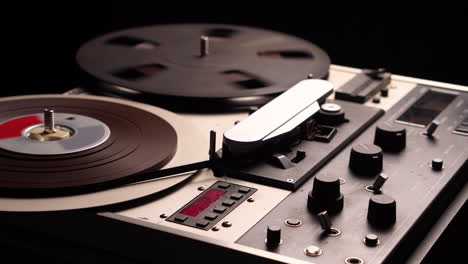 Professional-Magnetophone-and-Reel-to-Reel-Tape,-Playback-and-Stopping,-Close-Up