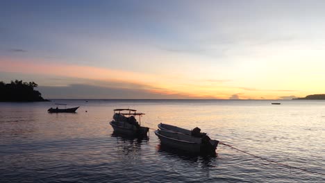 Ondulantes-Aguas-Del-Océano,-Escena-De-Tranquilidad-Que-Evoca-Paz-Y-Relajación