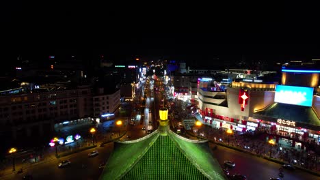 Vibrante-Vida-Nocturna-Alrededor-Del-Campanario-En-Xi&#39;an,-China