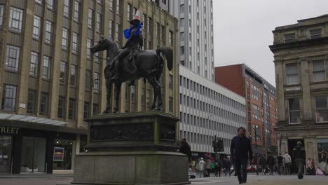 Famous-landmark-city-centre,-Duke-of-Wellington-statue,-cone-head,-slow-mo