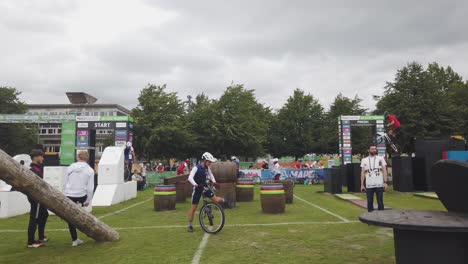 Riders-practising-before-the-main-event