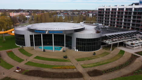 Spa-Gesundheitsparadies-Hotel-Und-Wasserpark-In-Pärnu,-Estland,-Luftaufnahme