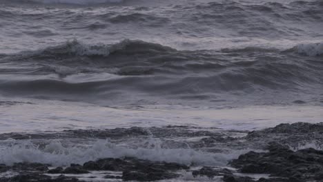 sea-waves-at-beach_carter-Road-Bandra