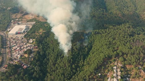 órbita-De-Drones-De-Un-Incendio-En-Una-Montaña-En-Michoacán-México