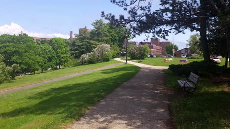 Westernprominade-Portland,-Maine-Mit-Aussicht-Auf-Das-Maine-Medical-Hospital