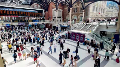 Busy-Liverpool-Street-Station-bustling-with-commuters-and-travelers-during-the-day