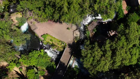 Drone:-Vista-De-Arriba-Hacia-Abajo-Del-Parque-Camelinas-En-Uruapan