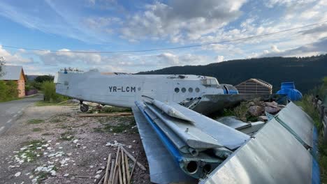 Crashed-abandoned-plane-in-the-village-of-Matisesti,-Romania