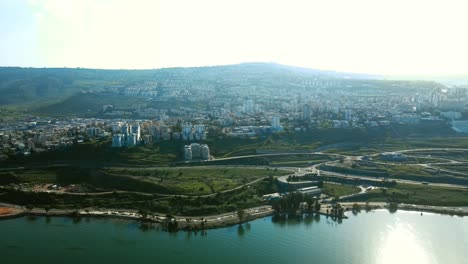 Tiberias-Y-El-Mar-De-Galilea,-Una-Vista-De-Dron