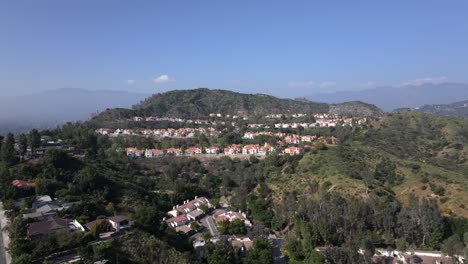 Aerial-rising-of-residential-neighborhood-in-Glendale-nestled-in-mountain-range