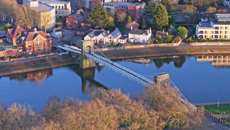 A-pedestrian-bridge-over-River-Trent-in-Nottingham,-England