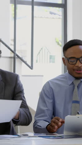 Businesspeople-working-together-around-a-table