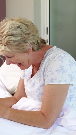 Senior-woman-using-smartphone