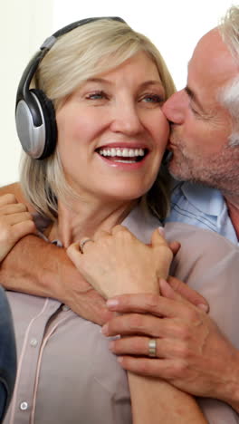 Couple-relaxing-on-the-couch-listening-to-music