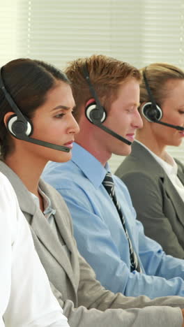 Business-Team-Arbeitet-Im-Callcenter-